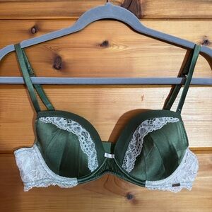 Elegant Green Lace Trim Bra